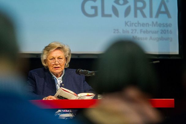 Dr. Martha Schad auf der Kirchen-Messe GLORIA 2016 in der Augsburger Schwabenhalle / Foto: Messe Augsburg, Mateusz Roik