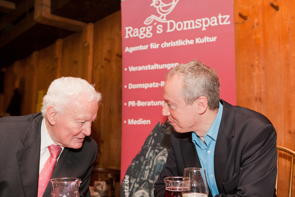 Prof. Dr. Arnulf Baring und Michael Ragg auf einer 'Domspatz-Soire' im Hotel Bayerischer Hof, Mnchen