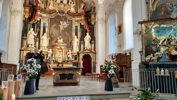 Pfarrkirche Hl. Sigismund und Walburga in Muotathal, Kanton Schwyz: Michael Ragg beim Zeugnis für die verfolgten Christen