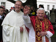 Soirée mit Pater Prof. Dr. Karl Wallner OCist am 26.11.2010: Pater Karl Wallner mit Papst Benedikt