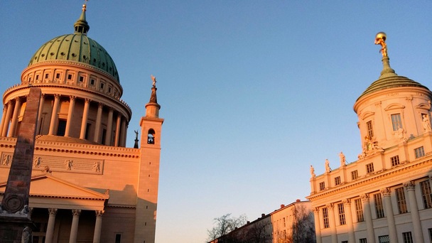 Nikolaikirche und Museum Barberini in Potsdam - Die Weltkulturerbe-Stadt mit ihren Schlssern, Parks und Seen ist nach der Wende wieder ein Kleinod unter den deutschen Stdten geworden.