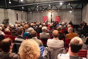 Kurien-Kardinal Dr. Paul Josef Cordes und Michael Ragg auf einer von EWTN aufgezeichneten Domspatz-Soirée in München