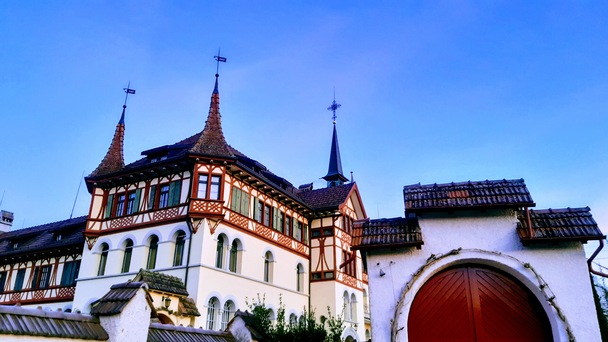 Eingang zum Kloster Scholastika in T�bach, Kanton Sankt Gallen, einer Niederlassung der 'Familie Mariens' (Foto: Michael Ragg)