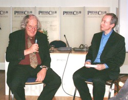Prof. Dr. Dieter Borchmeyer und Michael Ragg bei der Domspatz-Soirée zum 1. Todestag von Gertrud Fussenegger im Münchner Presseclub (2010)