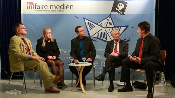 Podium zum Fall Hollemann in München, v.l.: Dr. Andreas Püttmann, Dr. Liane Bednarz, Moderator Michael Ragg, Norbert Geis, Thomas Schührer